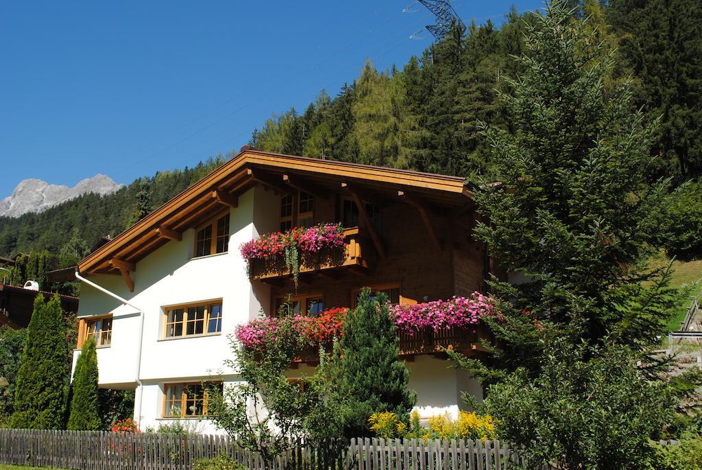 Haus Untergand Apartamento Sankt Anton am Arlberg Exterior foto