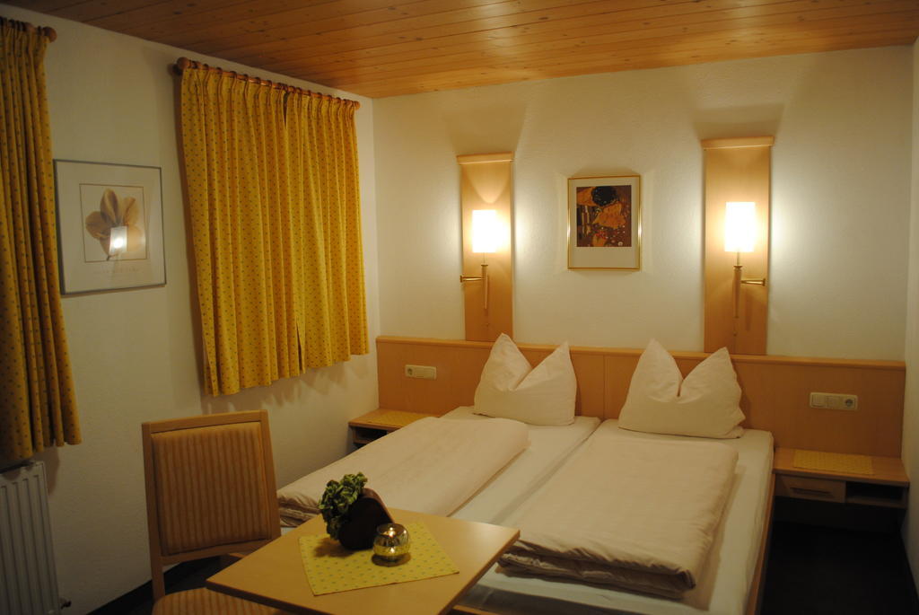 Haus Untergand Apartamento Sankt Anton am Arlberg Quarto foto