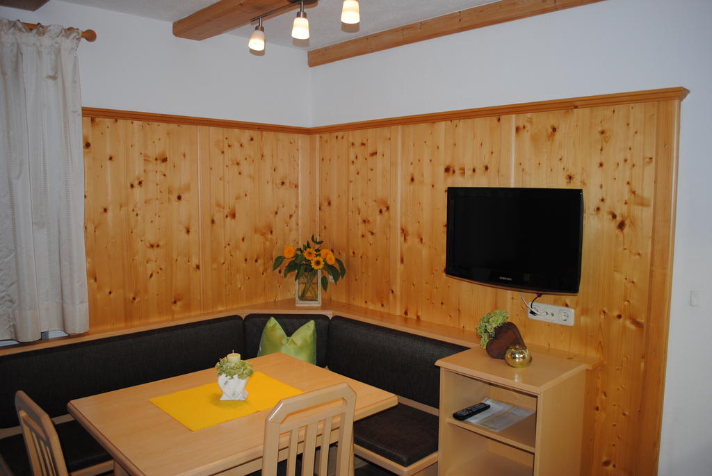 Haus Untergand Apartamento Sankt Anton am Arlberg Quarto foto