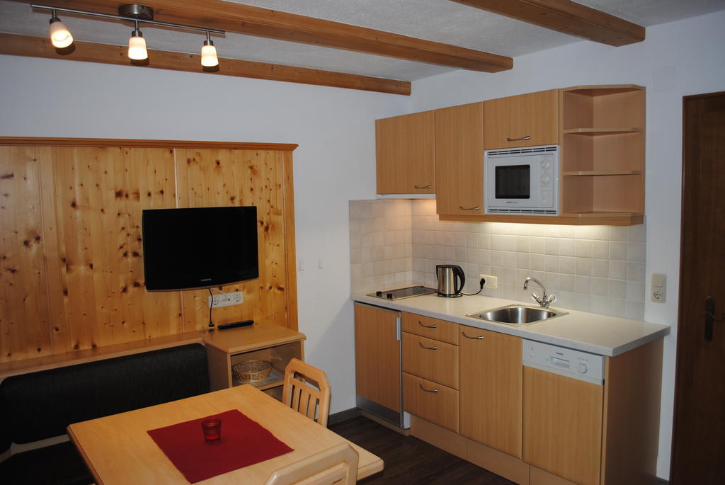 Haus Untergand Apartamento Sankt Anton am Arlberg Quarto foto